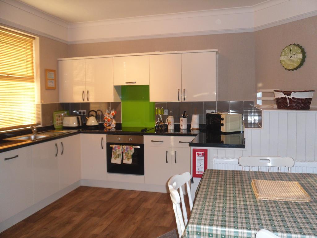 Claremont House Holiday Apartments لاندودنو الغرفة الصورة
